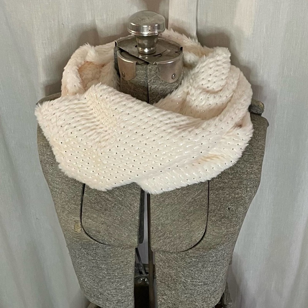 Apt. 9 Cream Faux Fur, Teddy Bear, Infinity Scarf with Silver Dots
